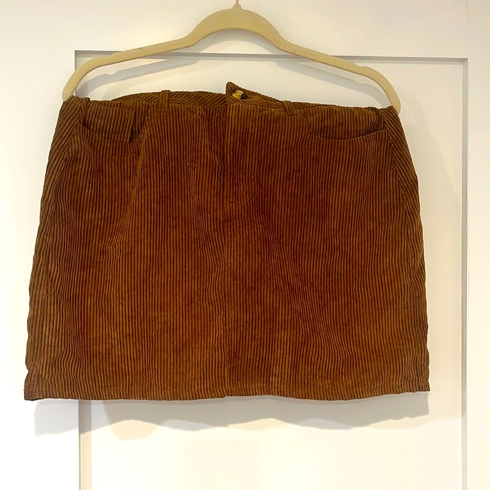Brown corduroy skirt with pockets
